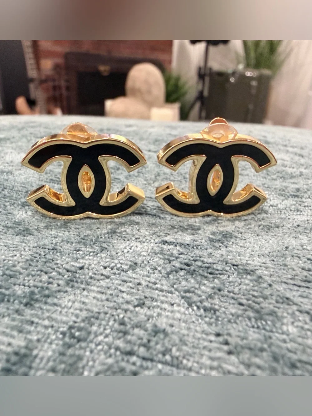 Clip-On Earrings Enamel Coco Black & Gold